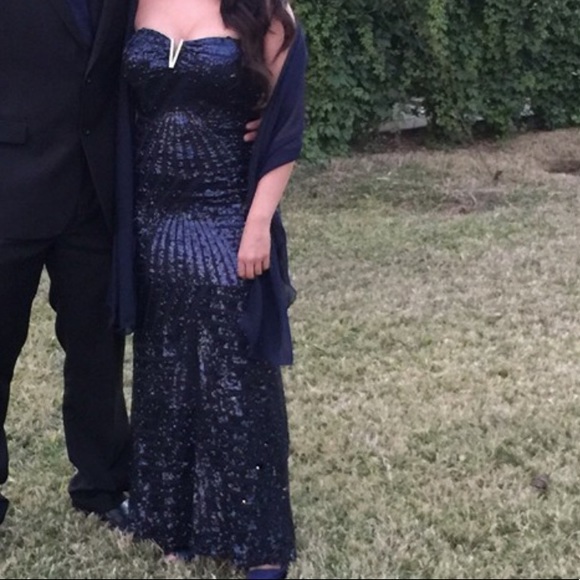 Long Elegant dress - Picture 2 of 2